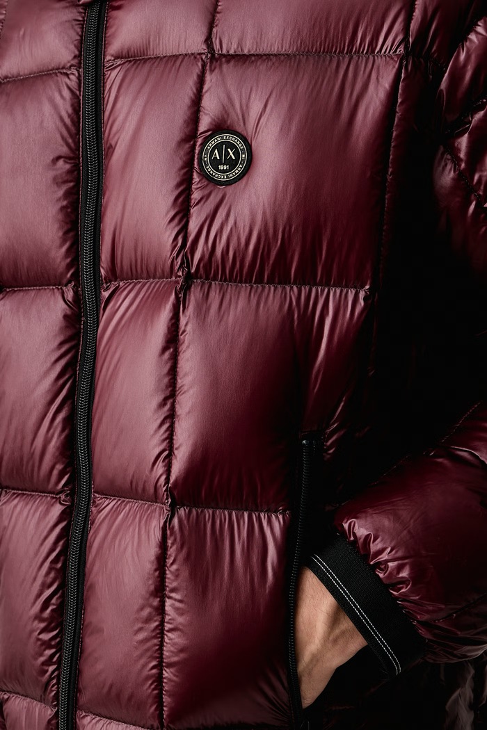 Пуховая куртка для мужчин Armani Exchange бордо XM003344.AF23755