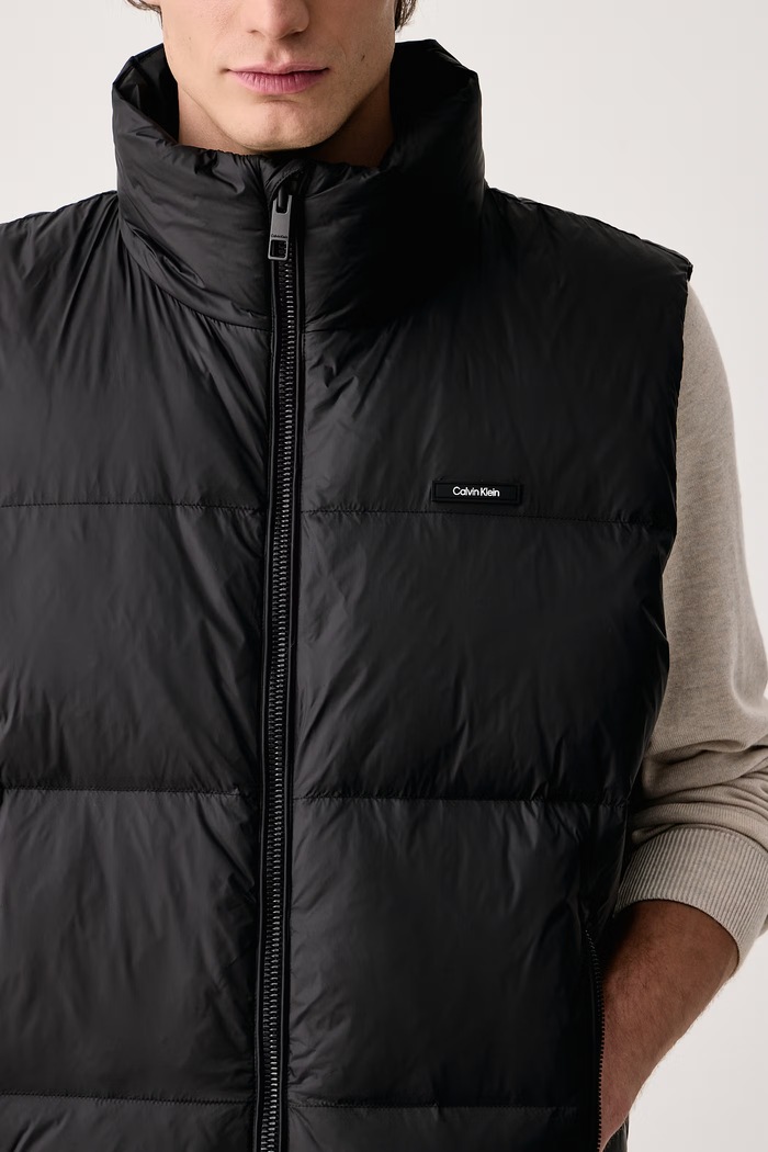 Pernati prsluk za muškarce Calvin Klein LV04LH504G crna