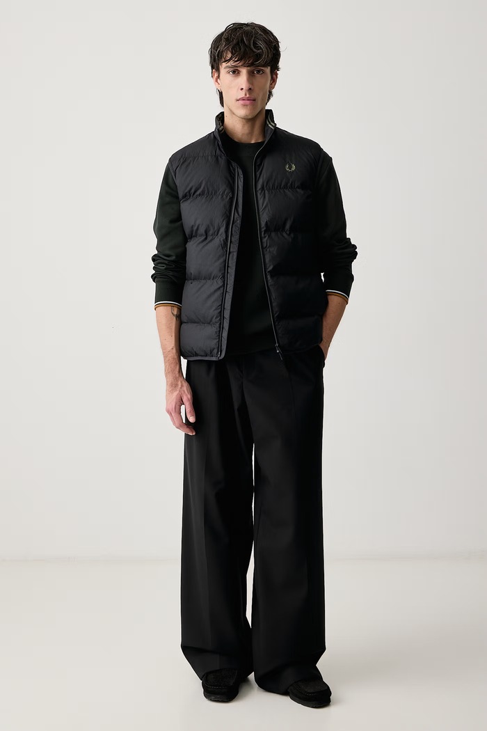 Fred Perry Bezrękawnik męski J8522.184 czarny AW26