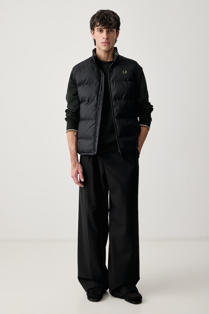 Fred Perry Bezrękawnik męski J8522.184 czarny AW26