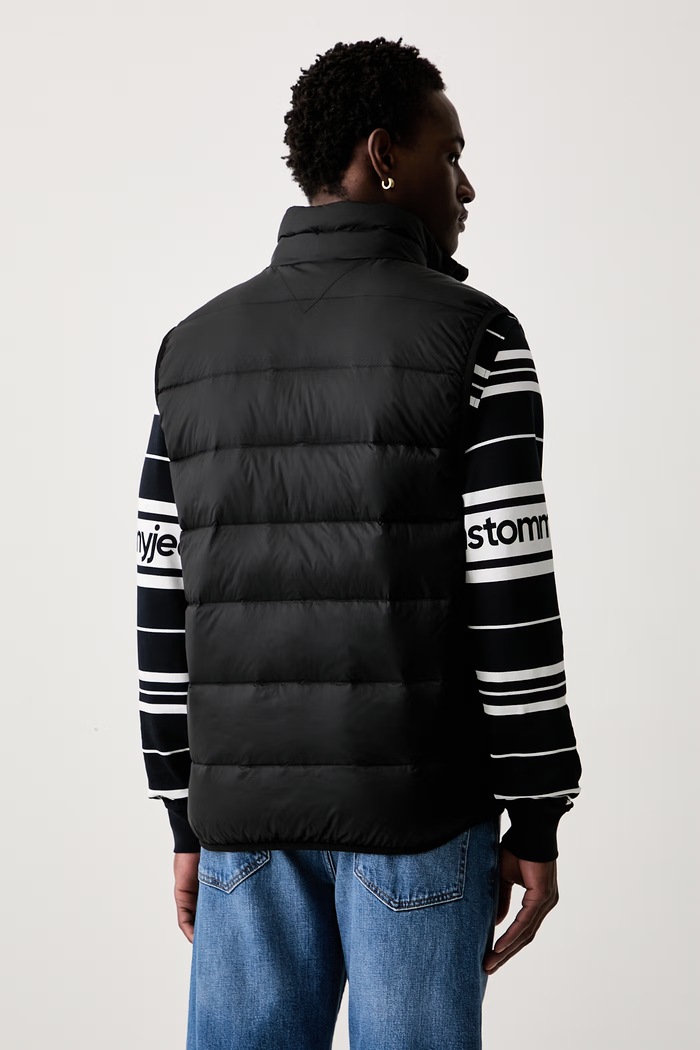 Odjeća Tommy Jeans pernati prsluk za muškarce DM0DM23232 crna
