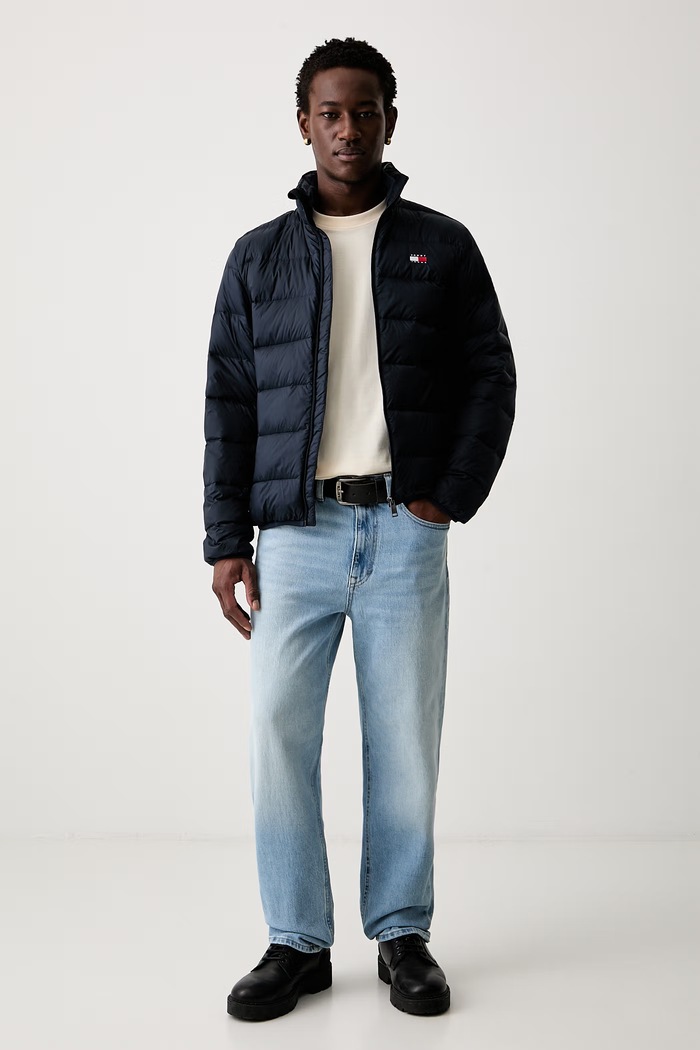Tommy Jeans pernata jakna za muškarce DM0DM23231 mornarsko plava AW26