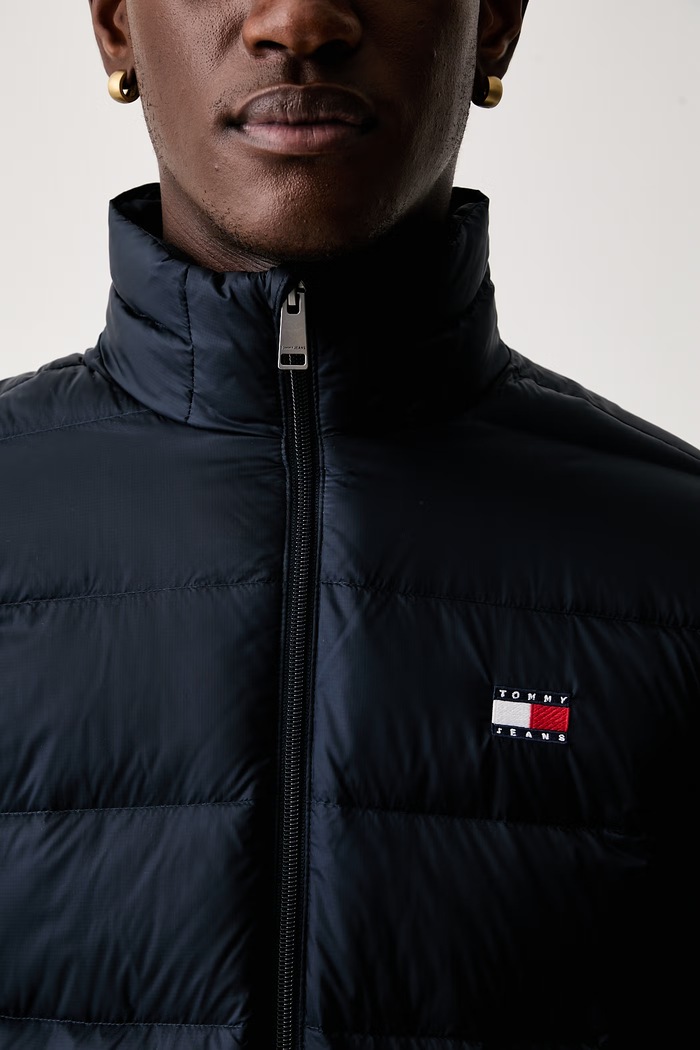 Tommy Jeans pernata jakna za muškarce DM0DM23231 mornarsko plava