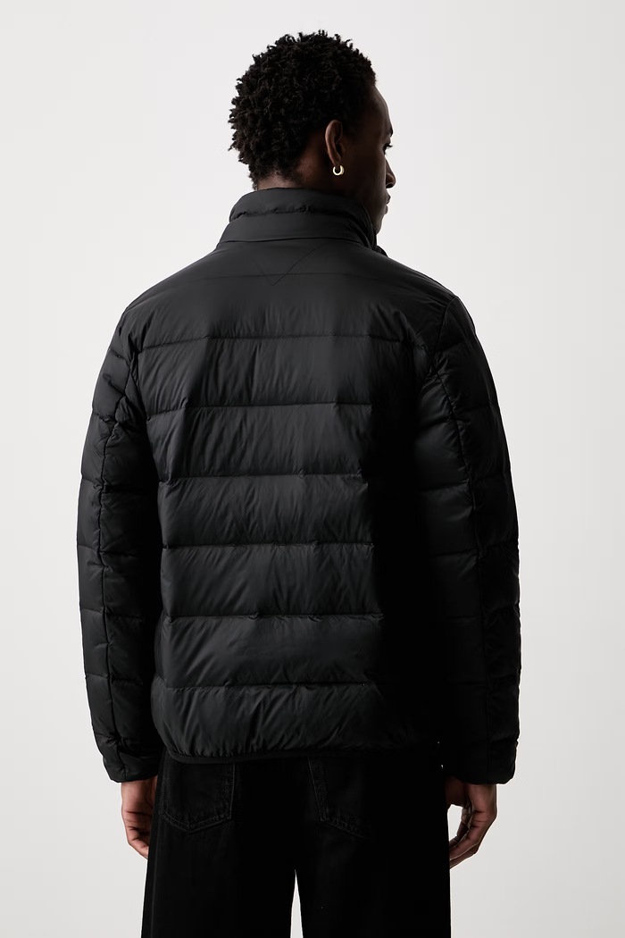 Odjeća Tommy Jeans pernata jakna za muškarce DM0DM23231 crna