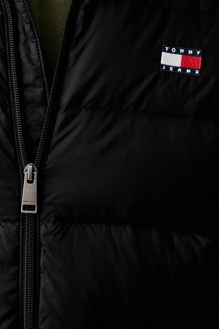 Tommy Jeans pernata jakna za muškarce DM0DM23231 crna