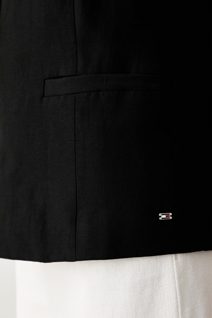 Tommy Hilfiger jednoredni prsluk za žene s dodatkom lana WW0WW50081 crna