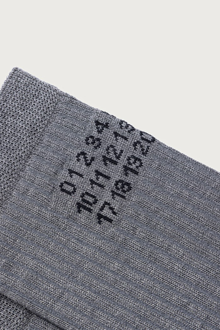 MM6 Maison Margiela skarpety damskie S62TL0054.M13244 szary AW26