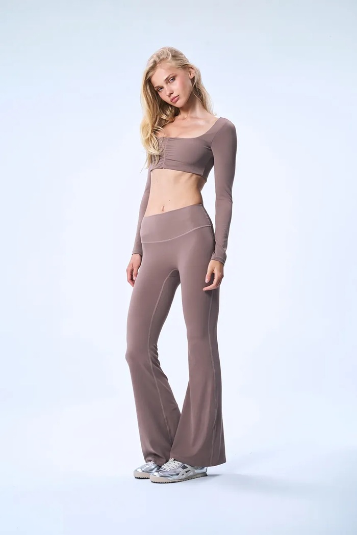 GOD SAVE QUEENS legginsy damskie HIGH-WAISTED BOOTCUT LEGGING GSQ.144.354 brązowy AW26