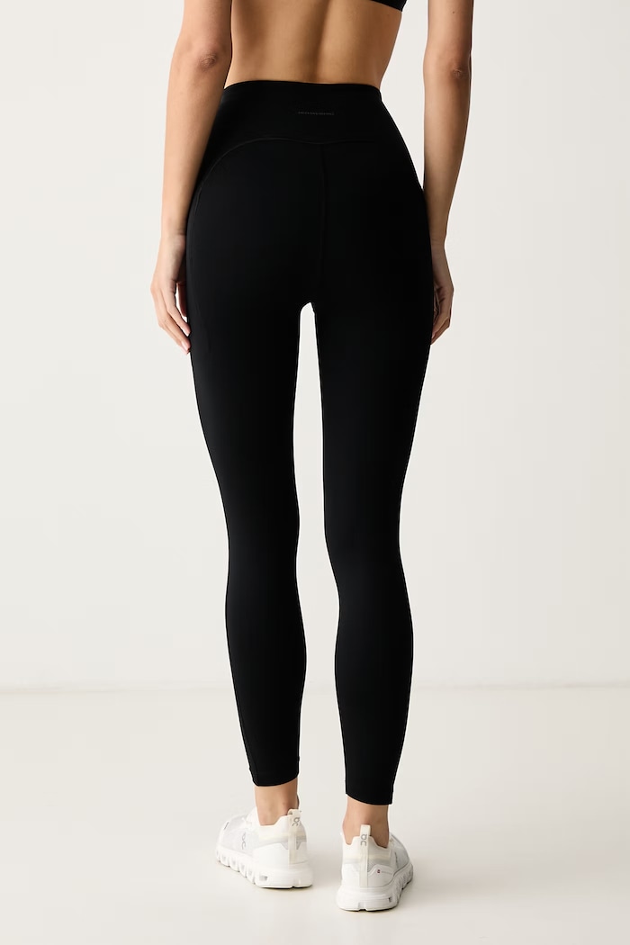 Odzież On Legginsy sportowe damskie 1WG30250553 czarny
