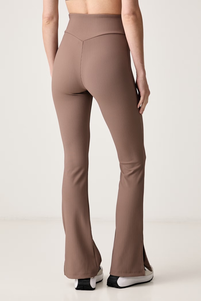 EA7 Emporio Armani legginsy sportowe damskie AF15721.7W001338 brązowy AW26