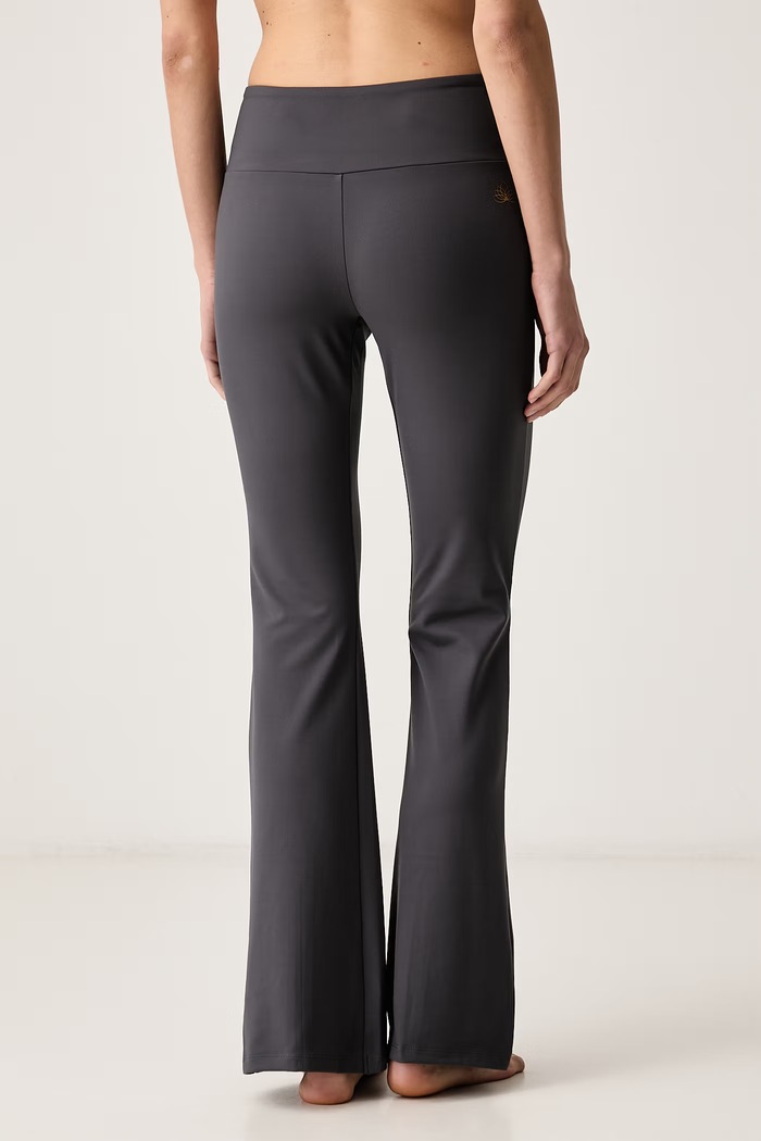 Odzież EA7 Emporio Armani Legginsy do jogi damskie AF25604.7W001344 szary