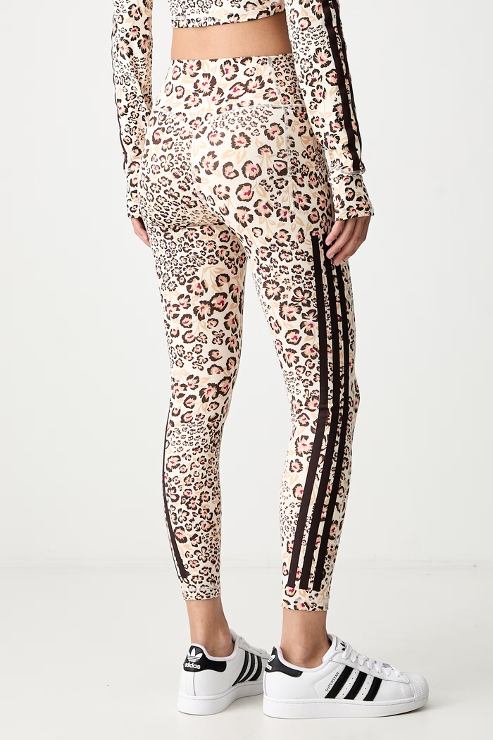 Odzież adidas legginsy sportowe damskie x Farm Rio KR0231 beżowy