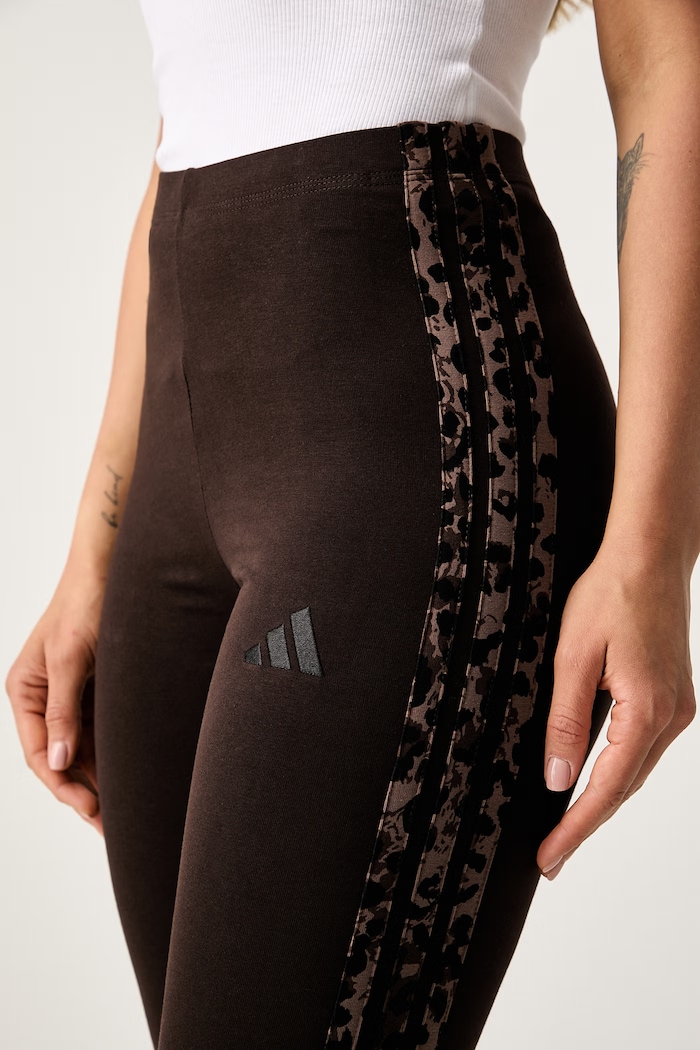 adidas legginsy damskie bawełniane z elastanem Leopard Pack brązowy KV9302