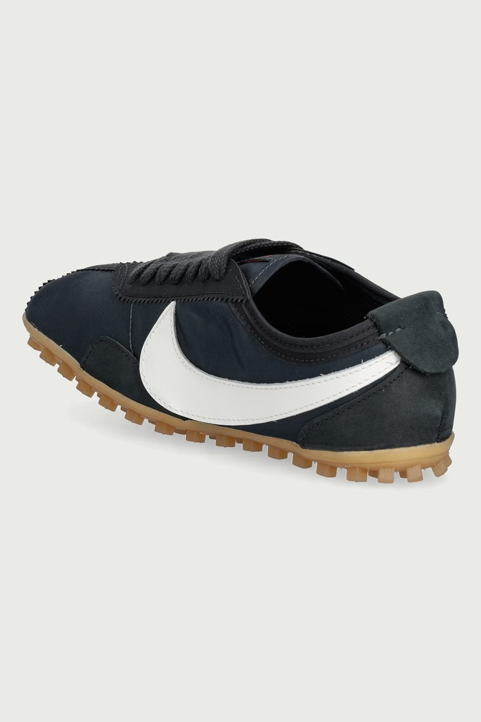 Obuwie Nike Sportswear Moon Shoe ESS sneakersy damskie IX7025.001 czarny
