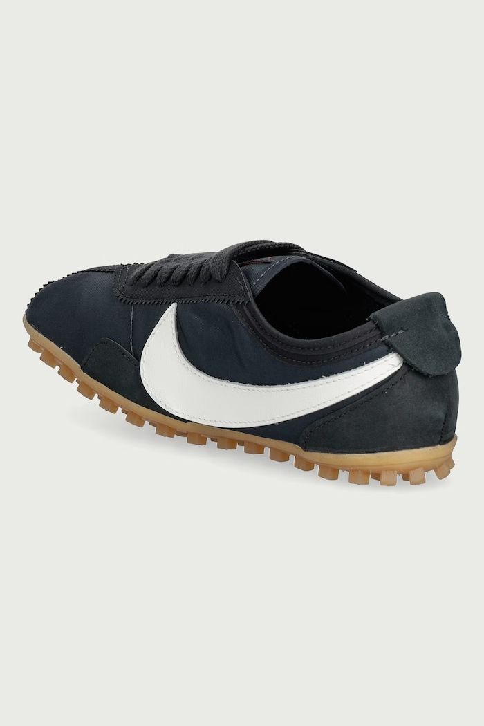Obuwie Nike Sportswear Moon Shoe ESS sneakersy damskie IX7025.001 czarny