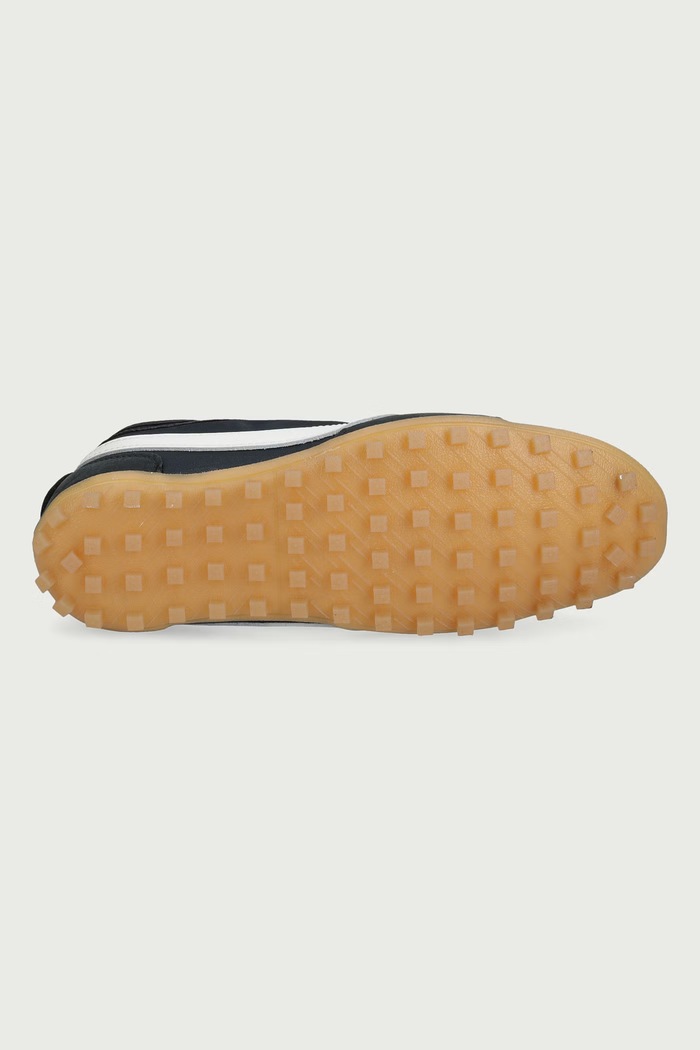 Moon Shoe ESS sneakersy damskie Nike Sportswear czarny IX7025.001