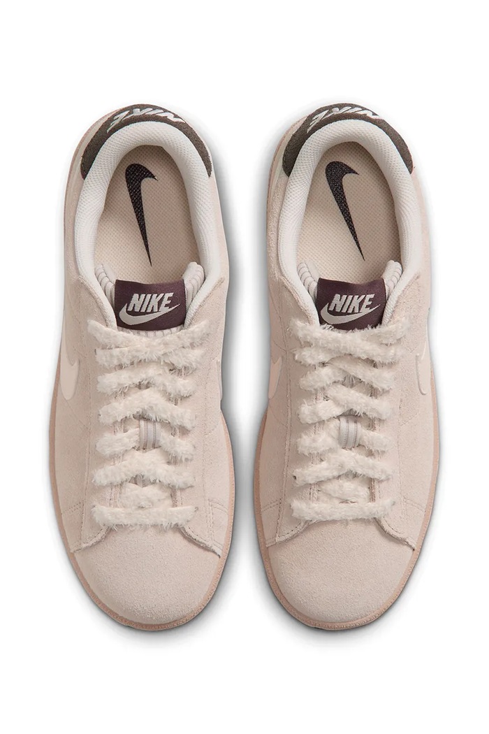 W TENNIS CLASSIC CS sneakersy damskie zamszowe Nike Sportswear IX7416.104 beżowy