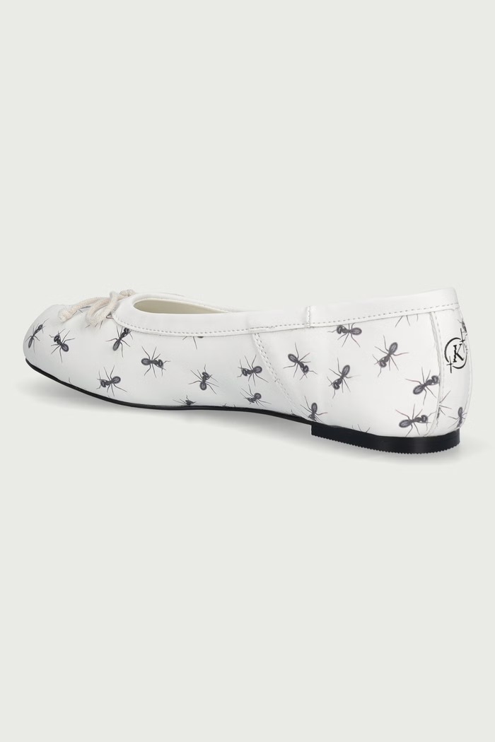 Παπούτσια Koi Footwear Μπαλαρίνες SCUTTLE ANT PRINT TABI BALLET FLATS SCUTTLE.CREAM λευκό