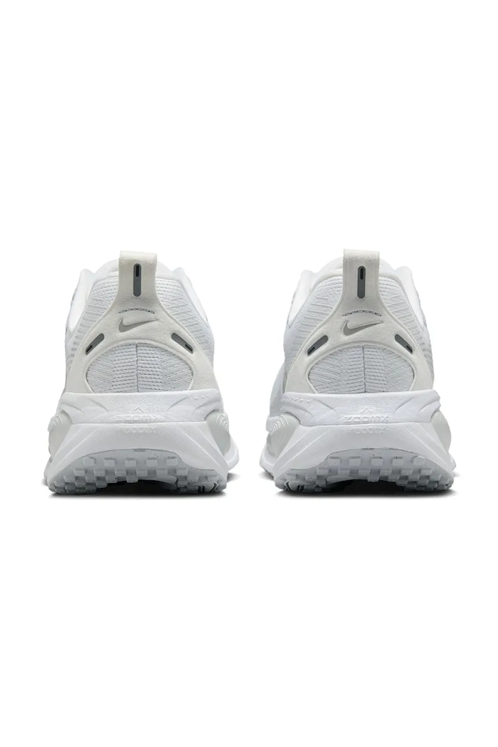 Încălțăminte Nike Încălțăminte sport pentru femei Vomero 18 HM6804.104 alb