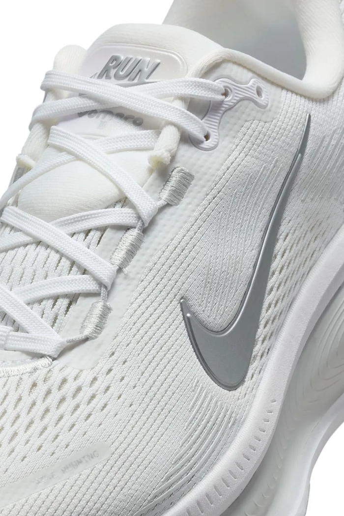 Nike Buty sportowe damskie Vomero 18 HM6804.104