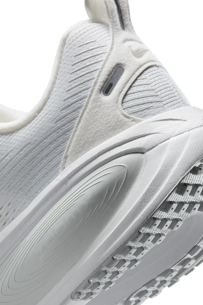 Nike Παπούτσια αθλητικά Γυναικεία Vomero 18 HM6804.104