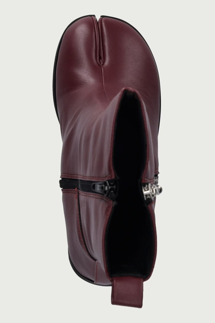 Botki damskie Essence Heeled Tabi Koi Footwear Essence.Heeled.Tabi bordowy