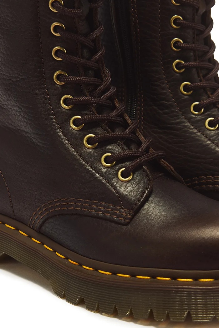 Botki damskie skórzane 1B99 Bex Ambassador Dr. Martens brązowy DM43353200