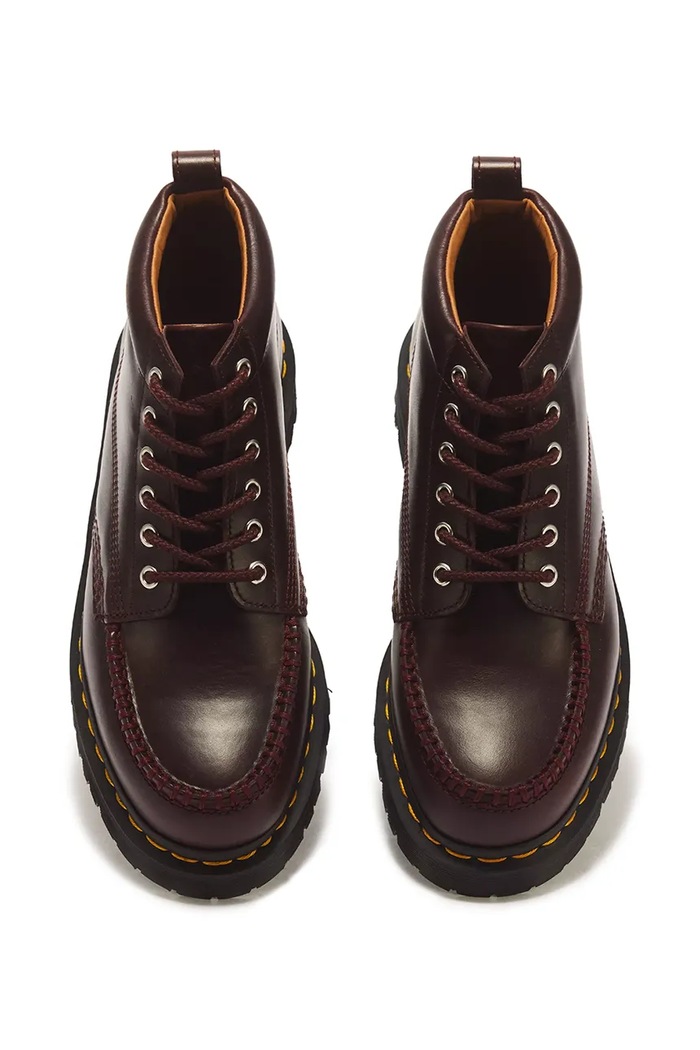 Trapery damskie skórzane Lowell Chukka Dr. Martens DM43323200 brązowy
