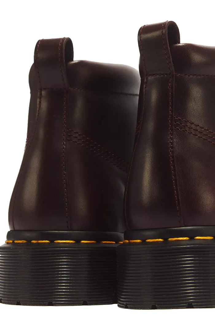 Trapery damskie skórzane Lowell Chukka Dr. Martens brązowy DM43323200