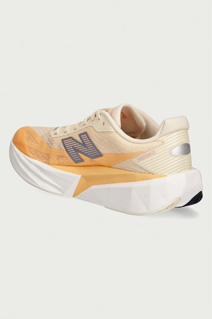 Obuwie New Balance buty do biegania damskie FuelCell Rebel v5 WFCX8KC pomarańczowy