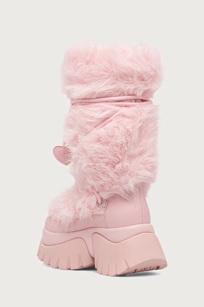 Obutev Koi Footwear Gležnarski čevlji ženski Sasquatch Fluffy Snow Boots Kawaii.Sasquatch.Pink roza