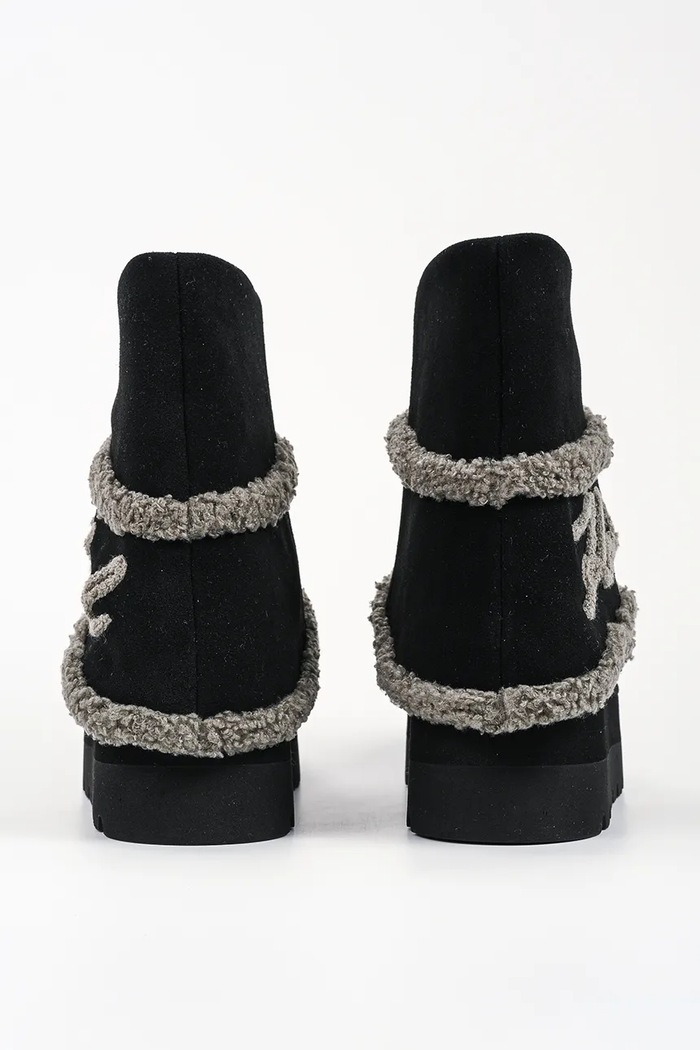 Obuwie Karl Lagerfeld Śniegowce damskie zamszowe Skylar KL48652.500 czarny