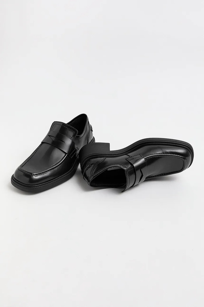 Miista Amelia loafersy skórzane czarny E8.4342