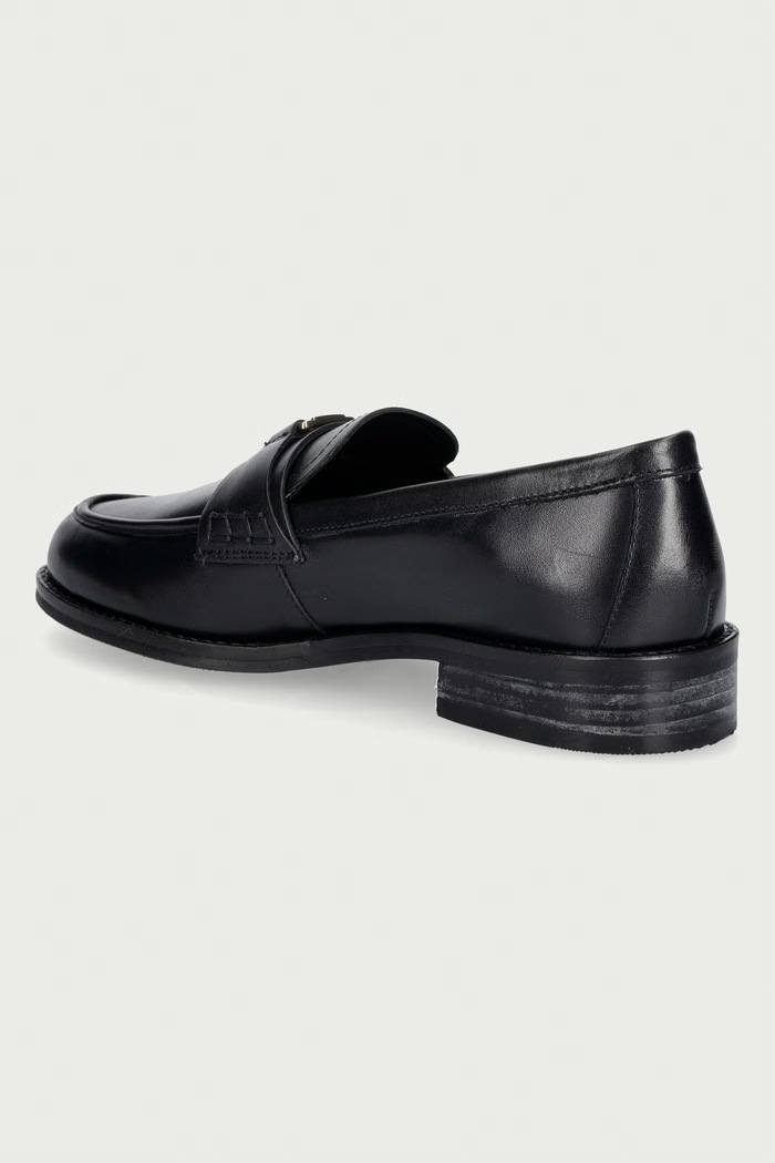 Obuwie Twinset loafersy damskie skórzane 262TCP020.00006 czarny