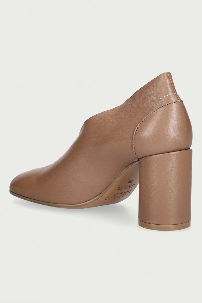 Obuwie MM6 Maison Margiela czółenka na słupku damskie skórzane S59WL0107.P7557 brązowy