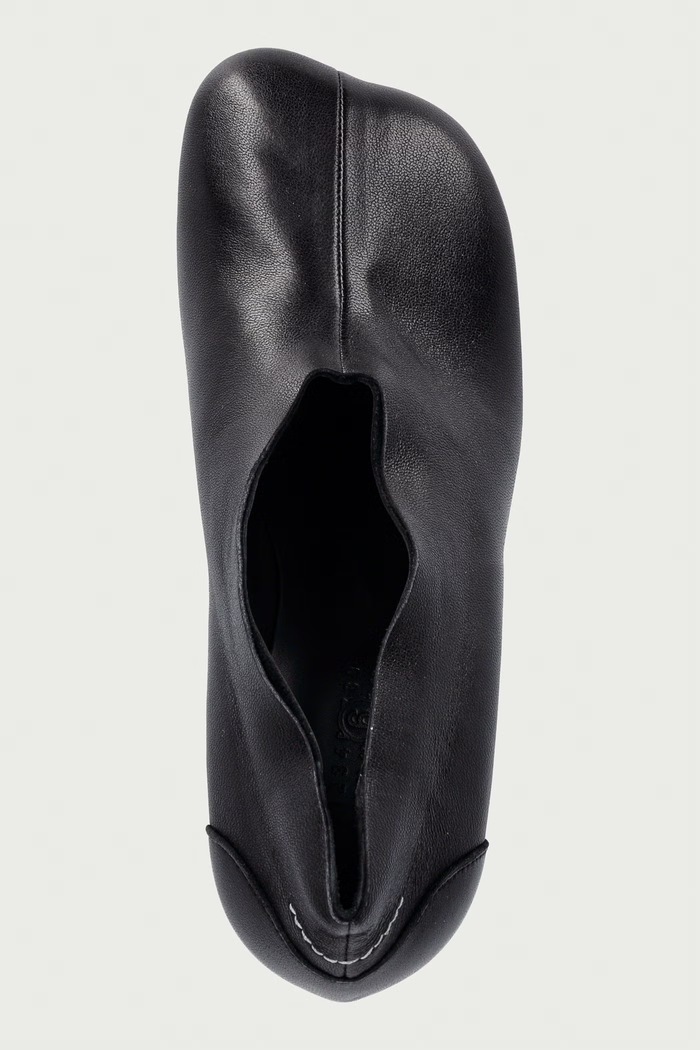 MM6 Maison Margiela czółenka na słupku damskie skórzane czarny S59WL0107.P7557