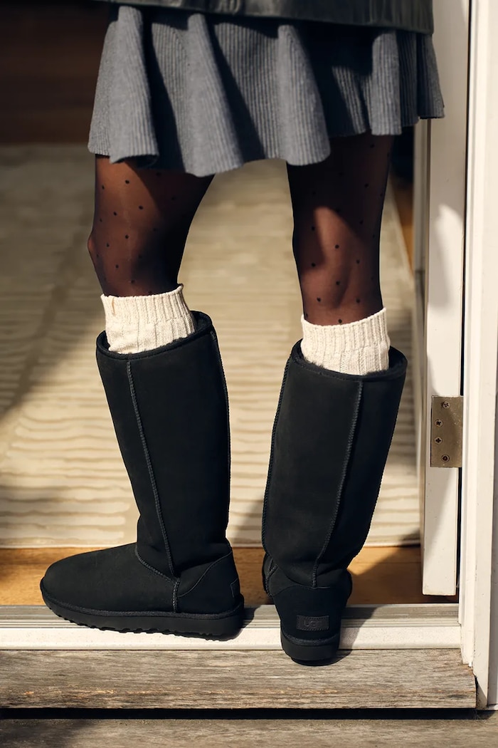 UGG W Classic Ultra Tall śniegowce damskie zamszowe 1182132.BLK