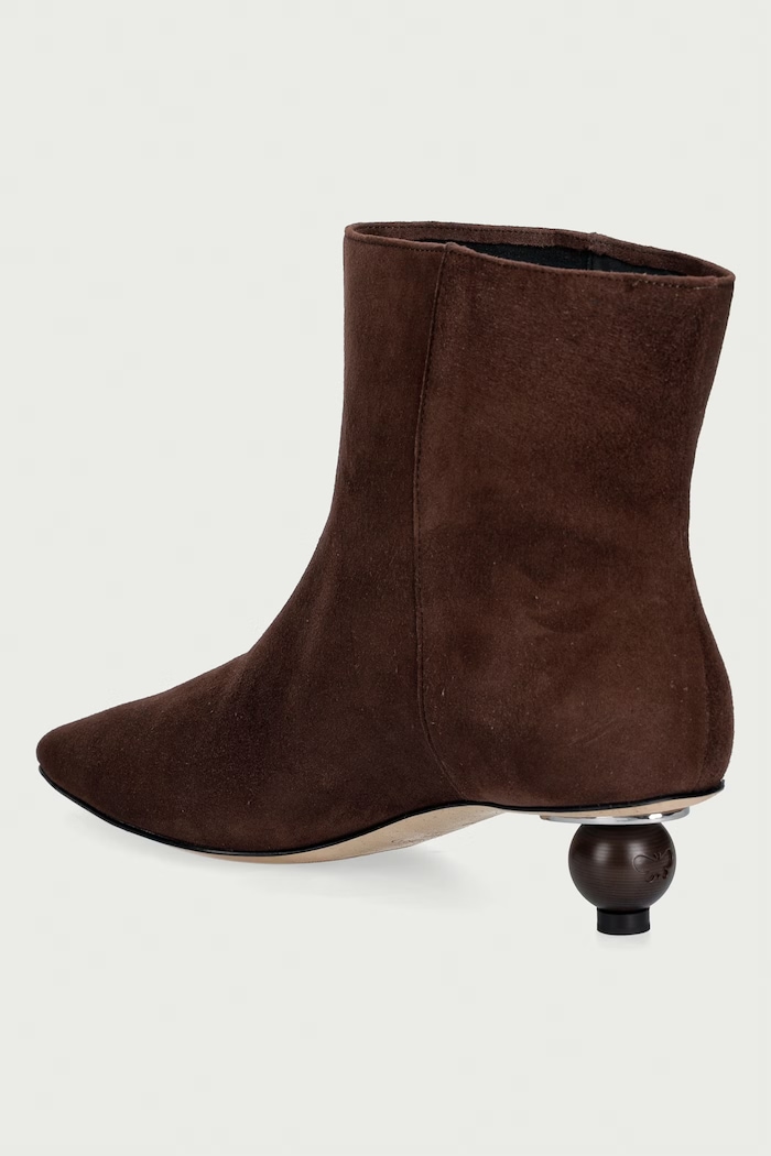 Obuwie Weekend Max Mara botki na niskim obcasie damskie zamszowe 2625796014600.CHOCOLATE brązowy
