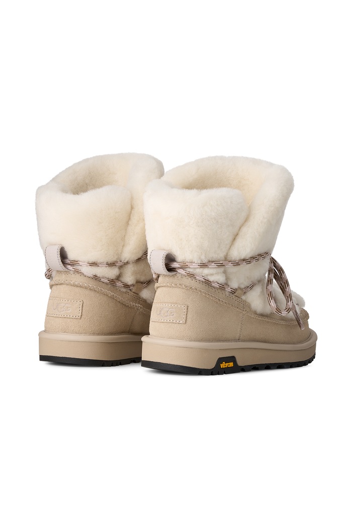 Παπούτσια UGG W Classic Tread Fluffed Boot μπότες χιονιού Γυναικεία 1183490.MNL μπεζ