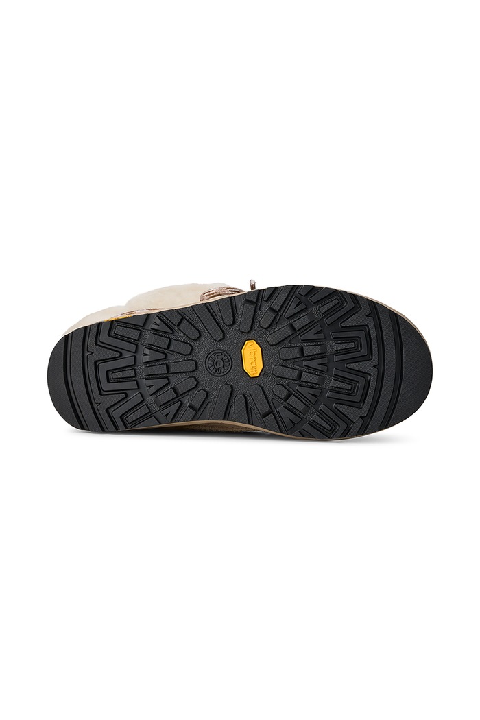 UGG W Classic Tread Fluffed Boot μπότες χιονιού Γυναικεία 1183490.MNL