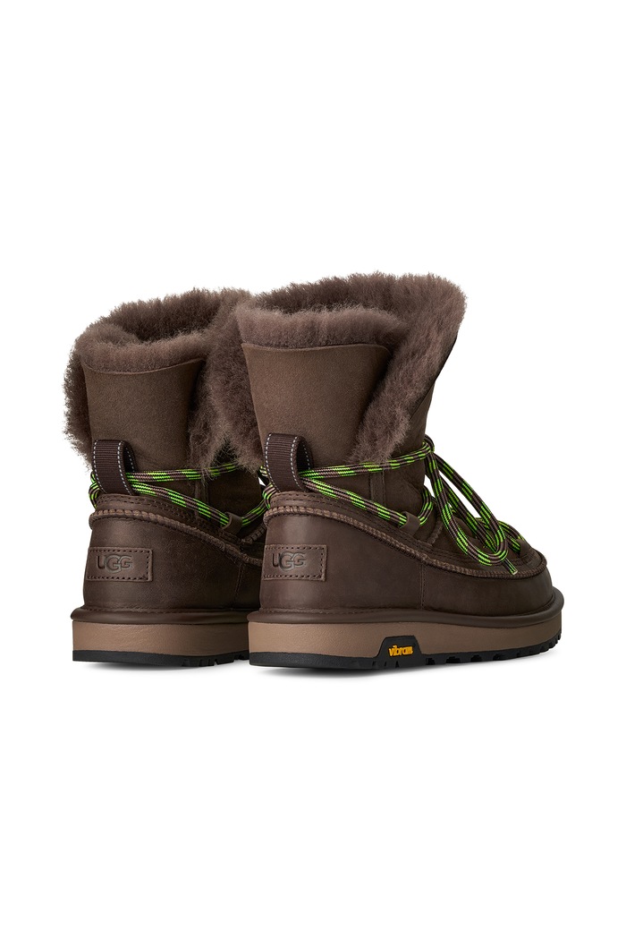 Παπούτσια UGG W Classic Tread Boot μπότες χιονιού γυναικείες δερμάτινες 1180394.DDC καφέ