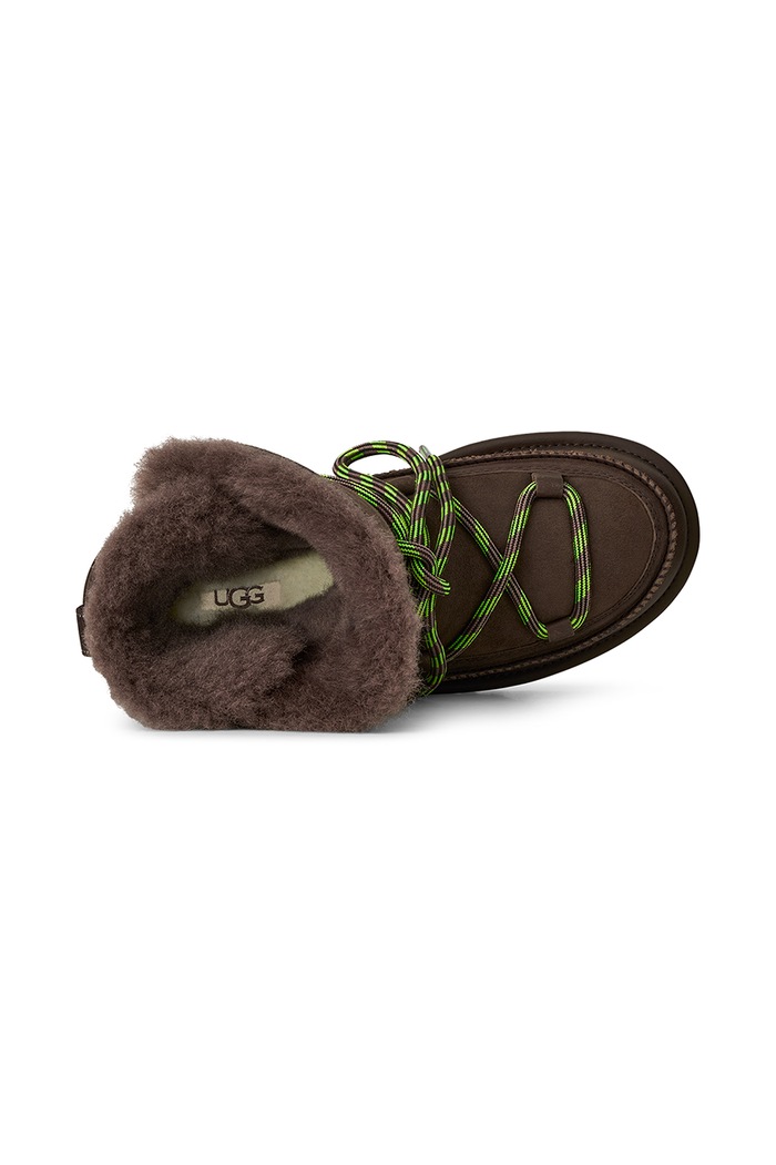 W Classic Tread Boot μπότες χιονιού γυναικείες δερμάτινες UGG καφέ 1180394.DDC