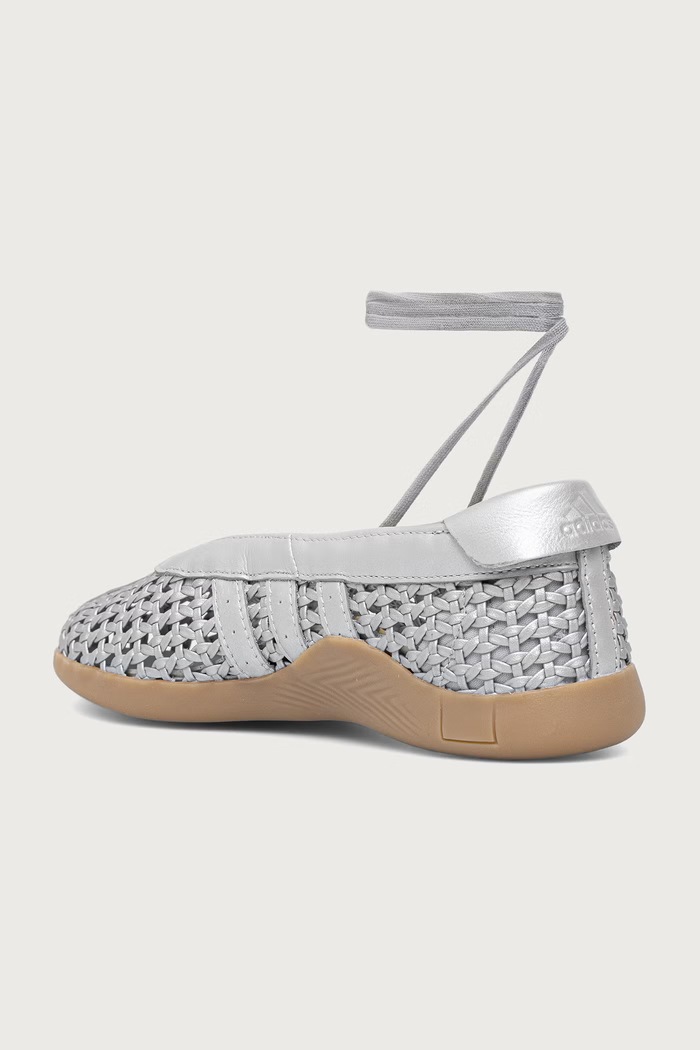 Obuwie adidas Originals Taekwondo Mei Ballet baleriny HQ9627 srebrny