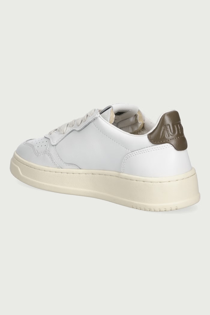 Shoes AUTRY Medalist sneakers on the platform Women's leather AULWLL28 white