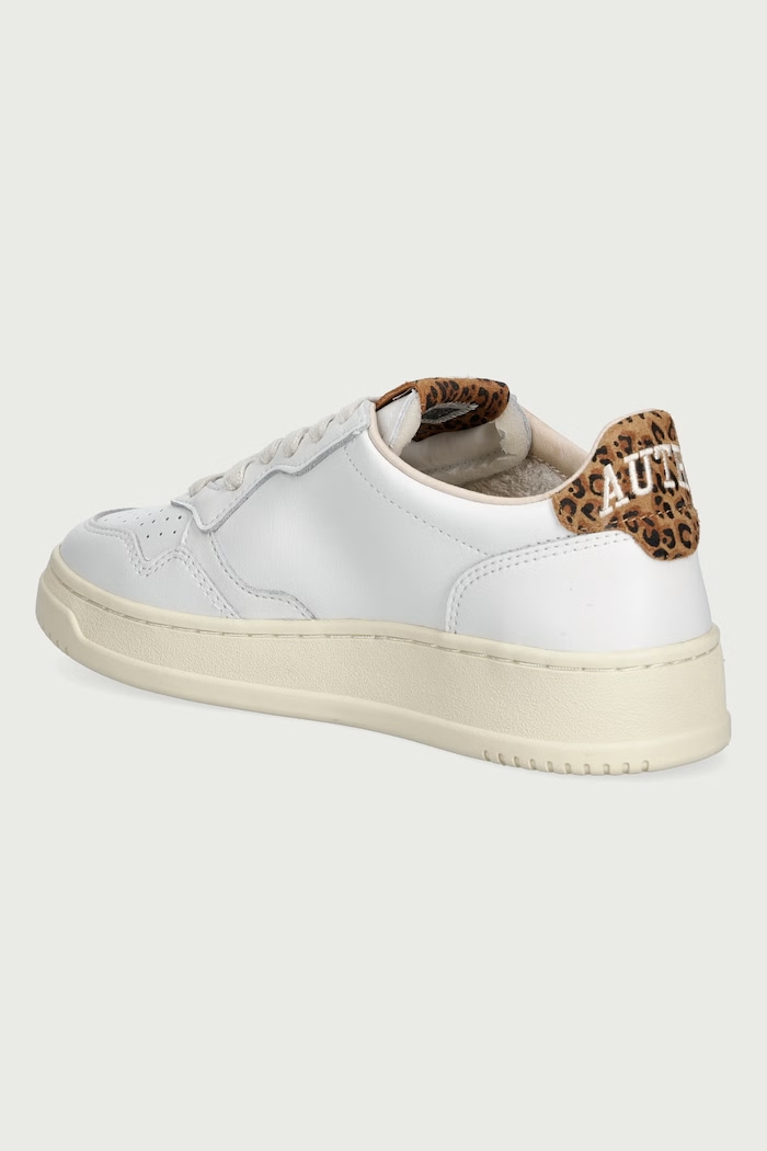 Shoes AUTRY Medalist sneakers on a platform Women's leather AULWHJ02 white