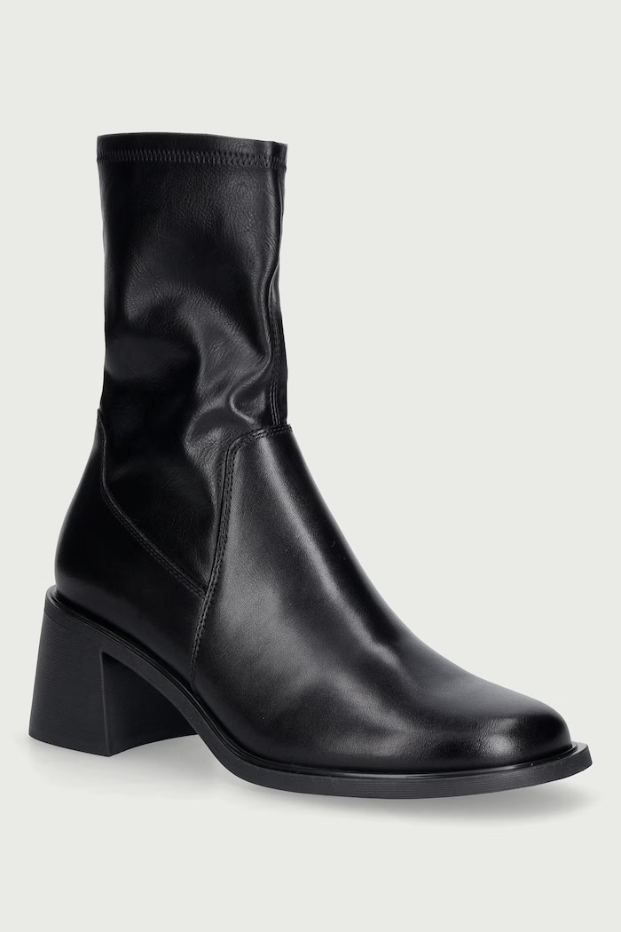 Vagabond Shoemakers Gležnjače za žene od kože VEGA crna 6251.202.20