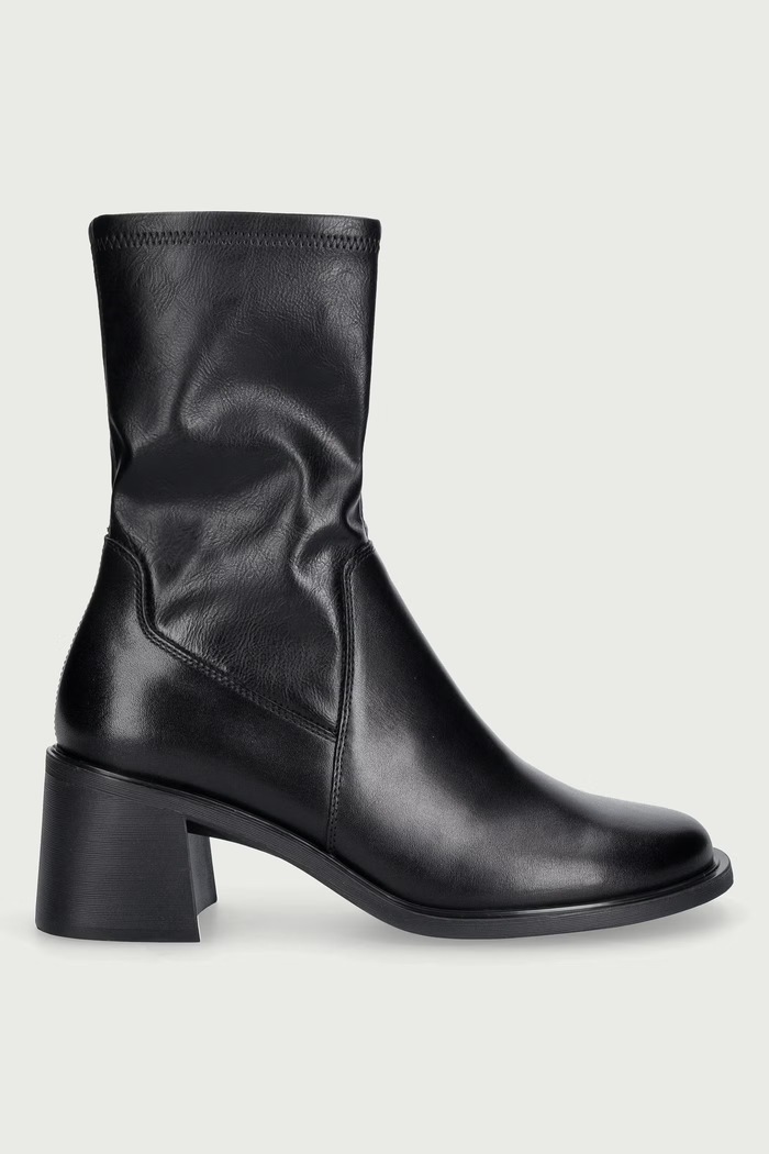 Vagabond Shoemakers Gležnjače za žene od kože VEGA 6251.202.20 crna AW26