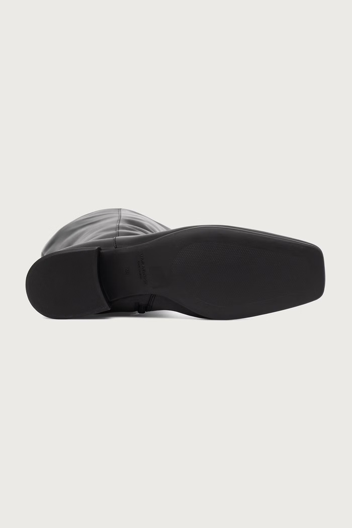Ботуши под коляното с равна подметка дамски от кожа MONA Vagabond Shoemakers черен 6255.001.20