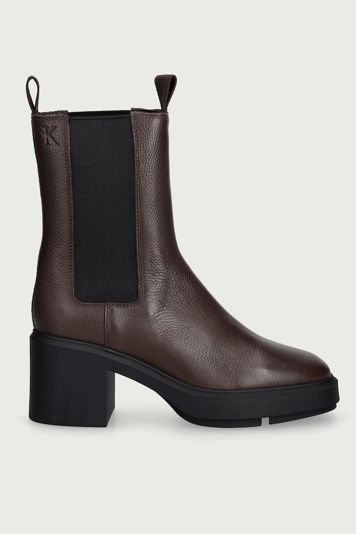 Calvin Klein Kotníkové Chelsea boty na sloupku dámské kožené BLOCK HEEL CHELSEA BOOT LTH HW0HW03694BAM hnědá AW26