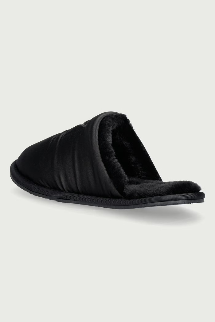 Obuća Calvin Klein Papuče za žene od mekog materijala HOTEL SLIPPER SATIN WL EMBLEM HW0HW032140GJ crna